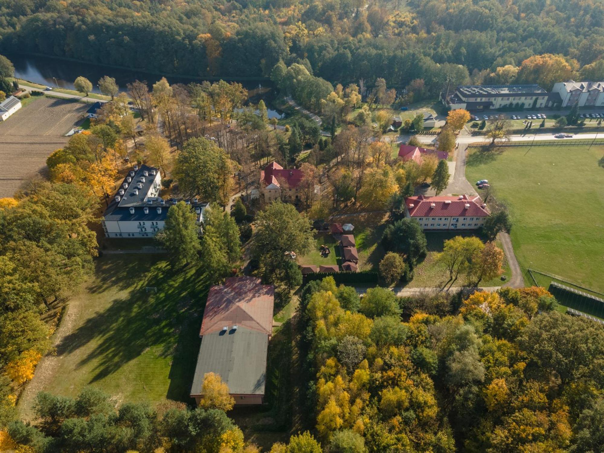Hotel W Dobieszkowie Stryków Esterno foto