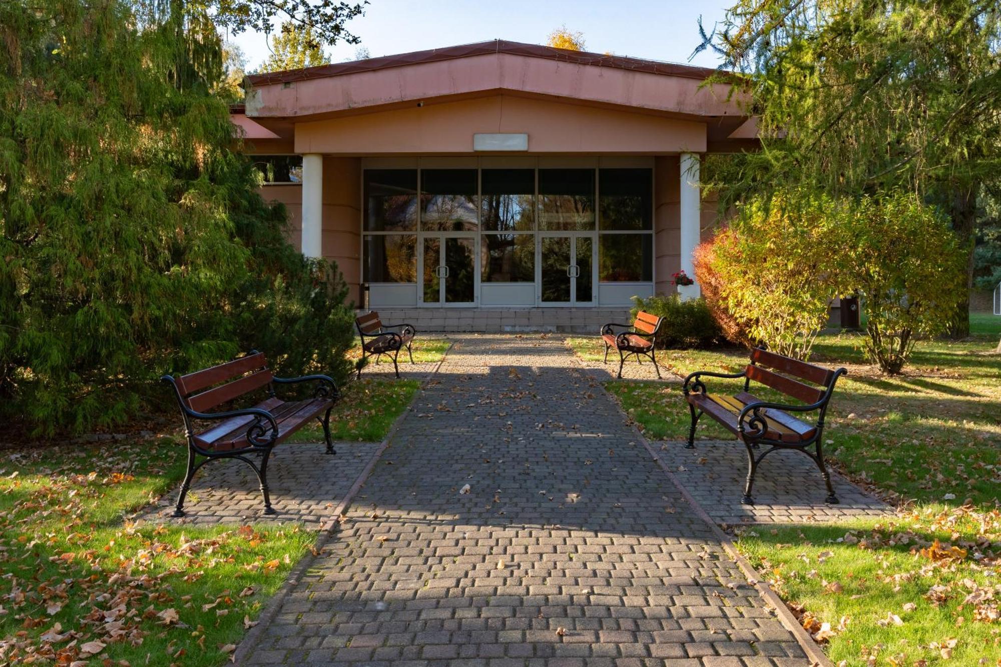 Hotel W Dobieszkowie Stryków Esterno foto