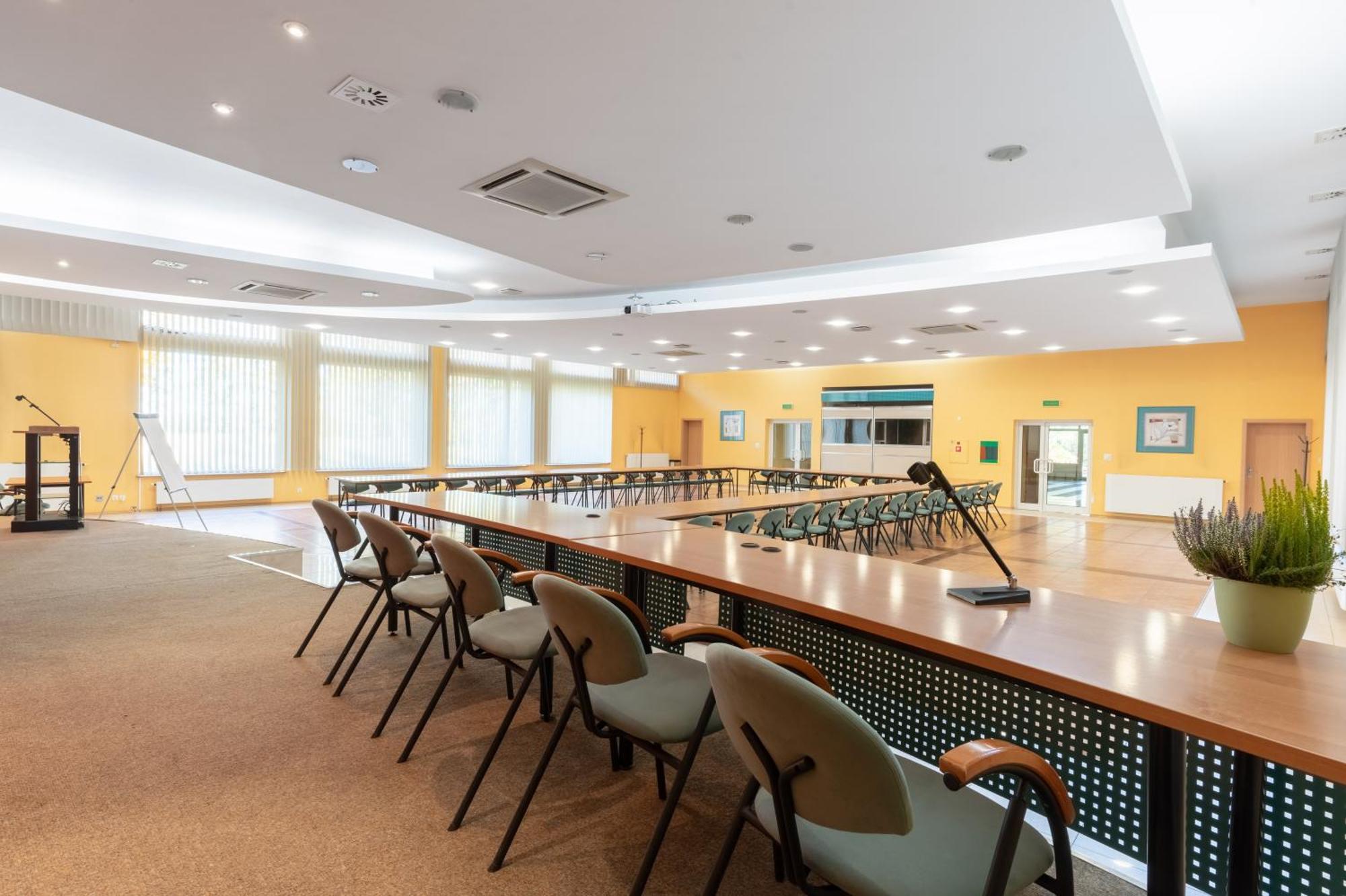 Hotel W Dobieszkowie Stryków Esterno foto