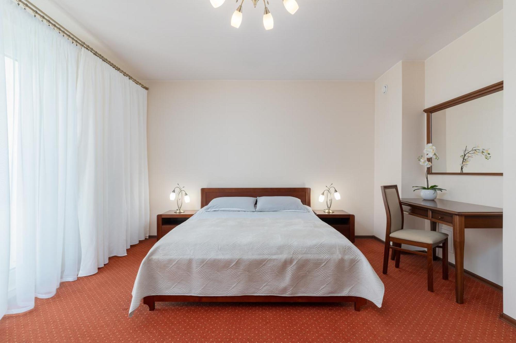 Hotel W Dobieszkowie Stryków Esterno foto