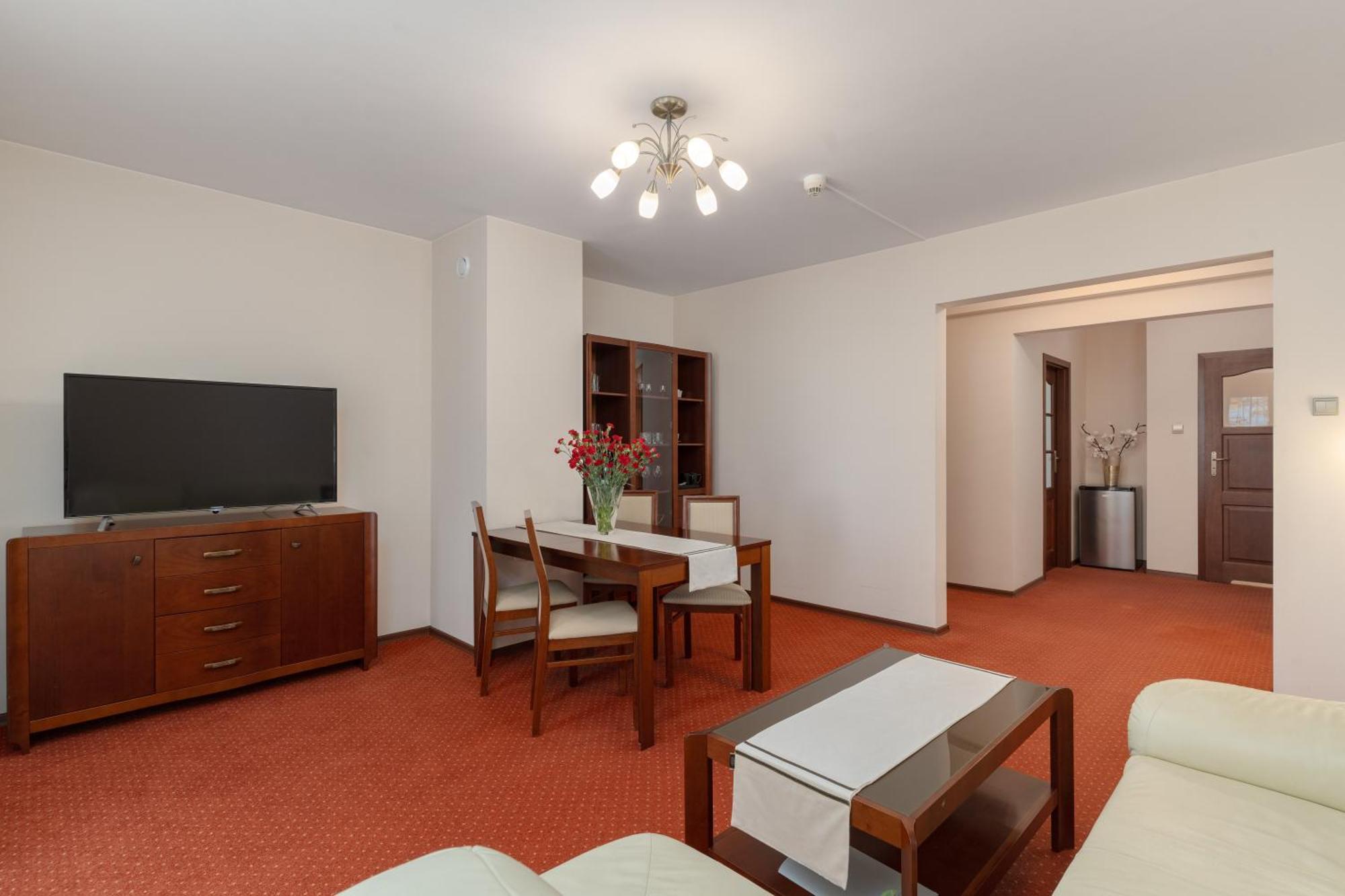 Hotel W Dobieszkowie Stryków Esterno foto