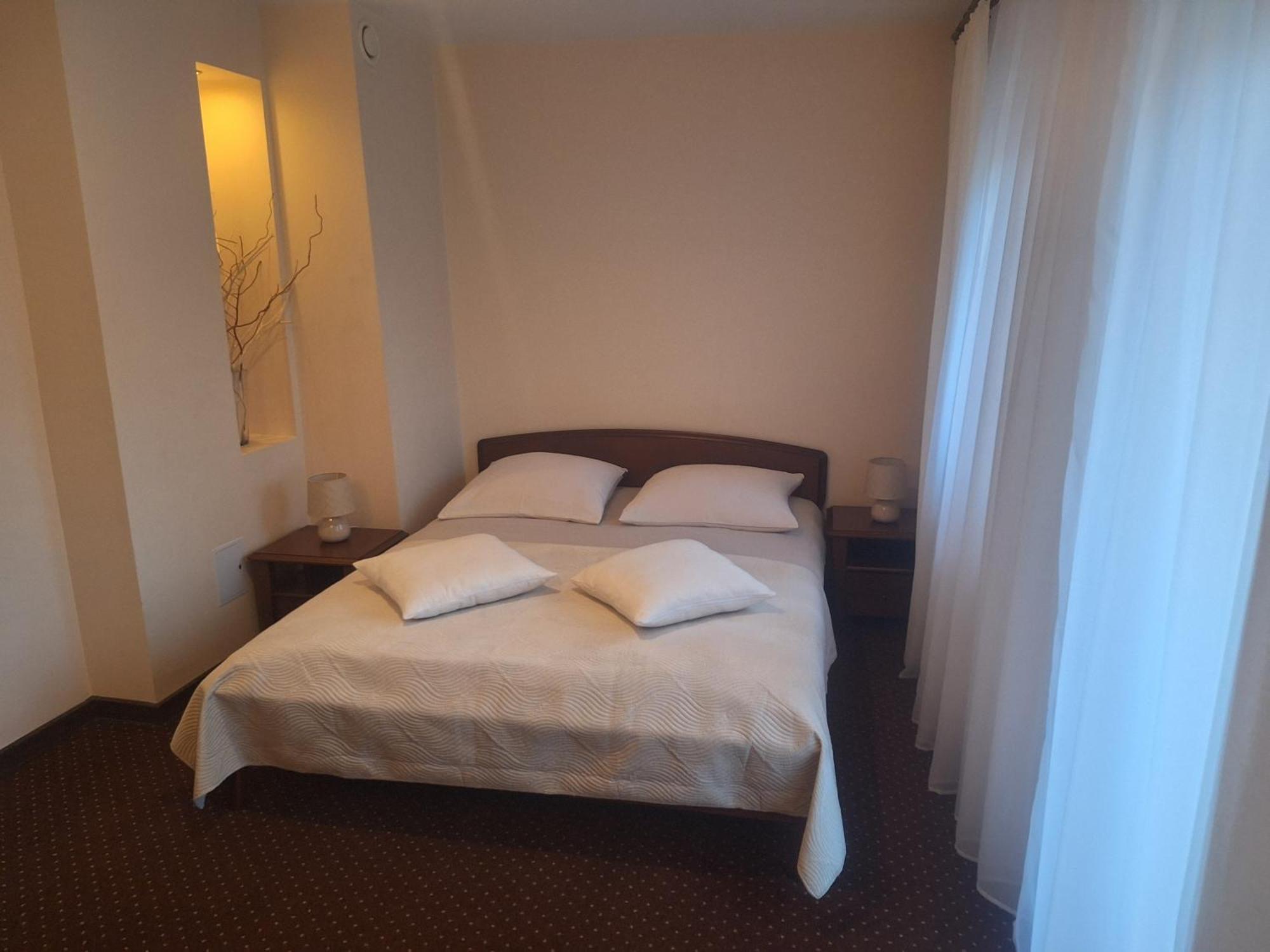 Hotel W Dobieszkowie Stryków Esterno foto