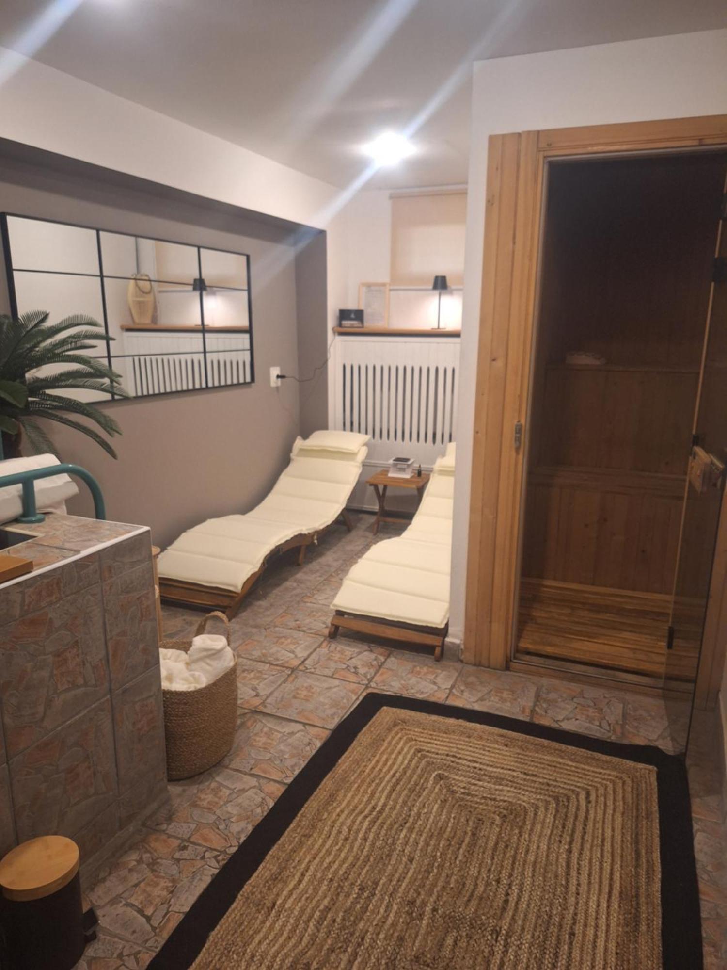 Hotel W Dobieszkowie Stryków Esterno foto