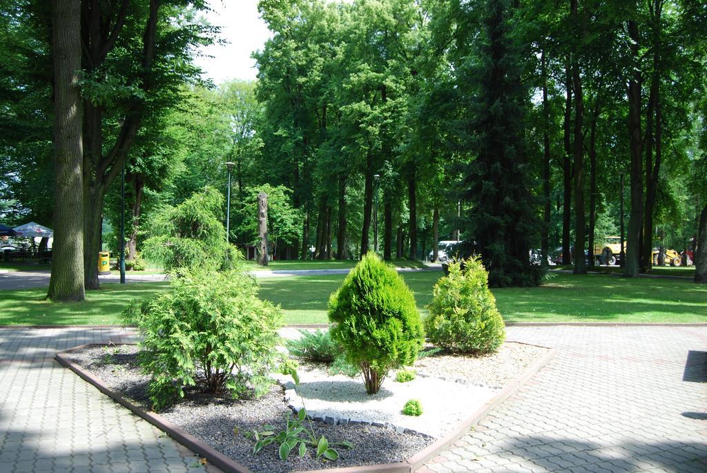 Hotel W Dobieszkowie Stryków Esterno foto